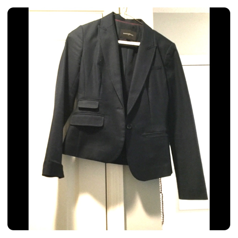 Banana Republic Blazer in Black - Size 2